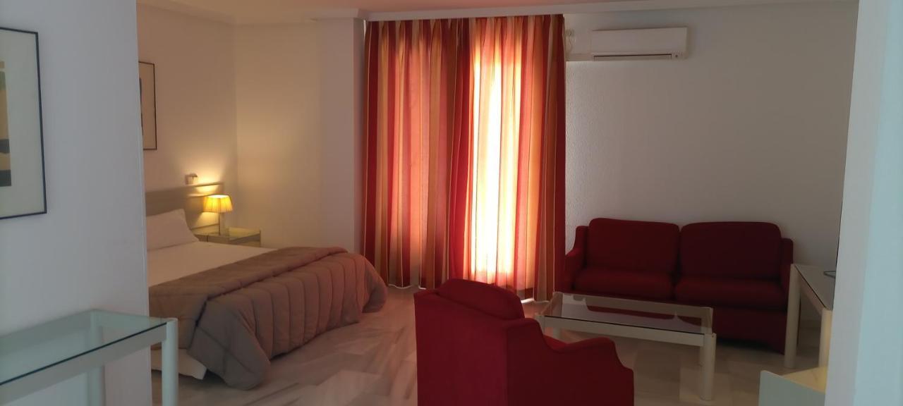 Hospedium Hotel Apartamentos Simon Verde Mairena del Aljarafe Bagian luar foto