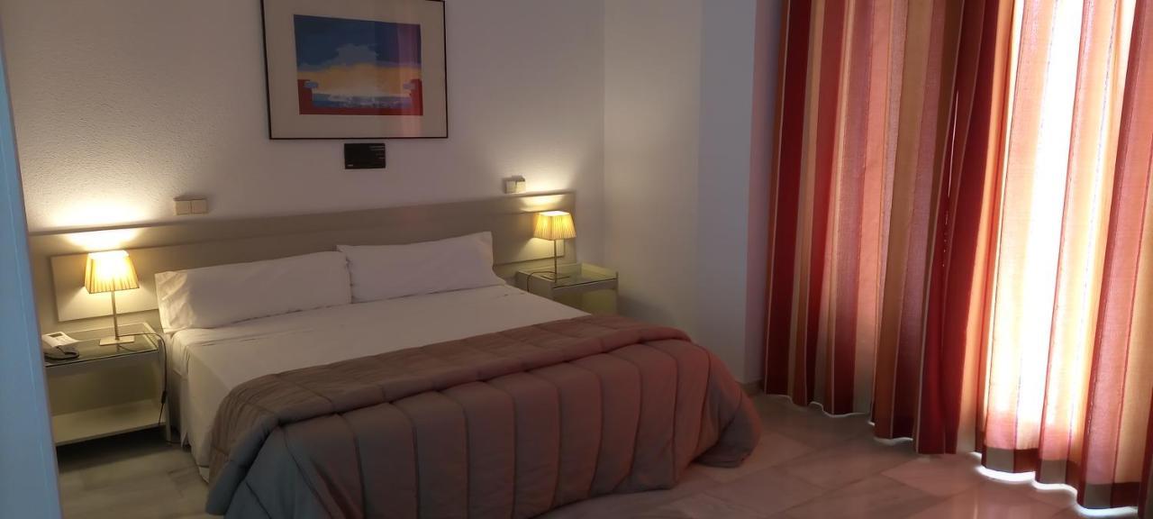 Hospedium Hotel Apartamentos Simon Verde Mairena del Aljarafe Bagian luar foto
