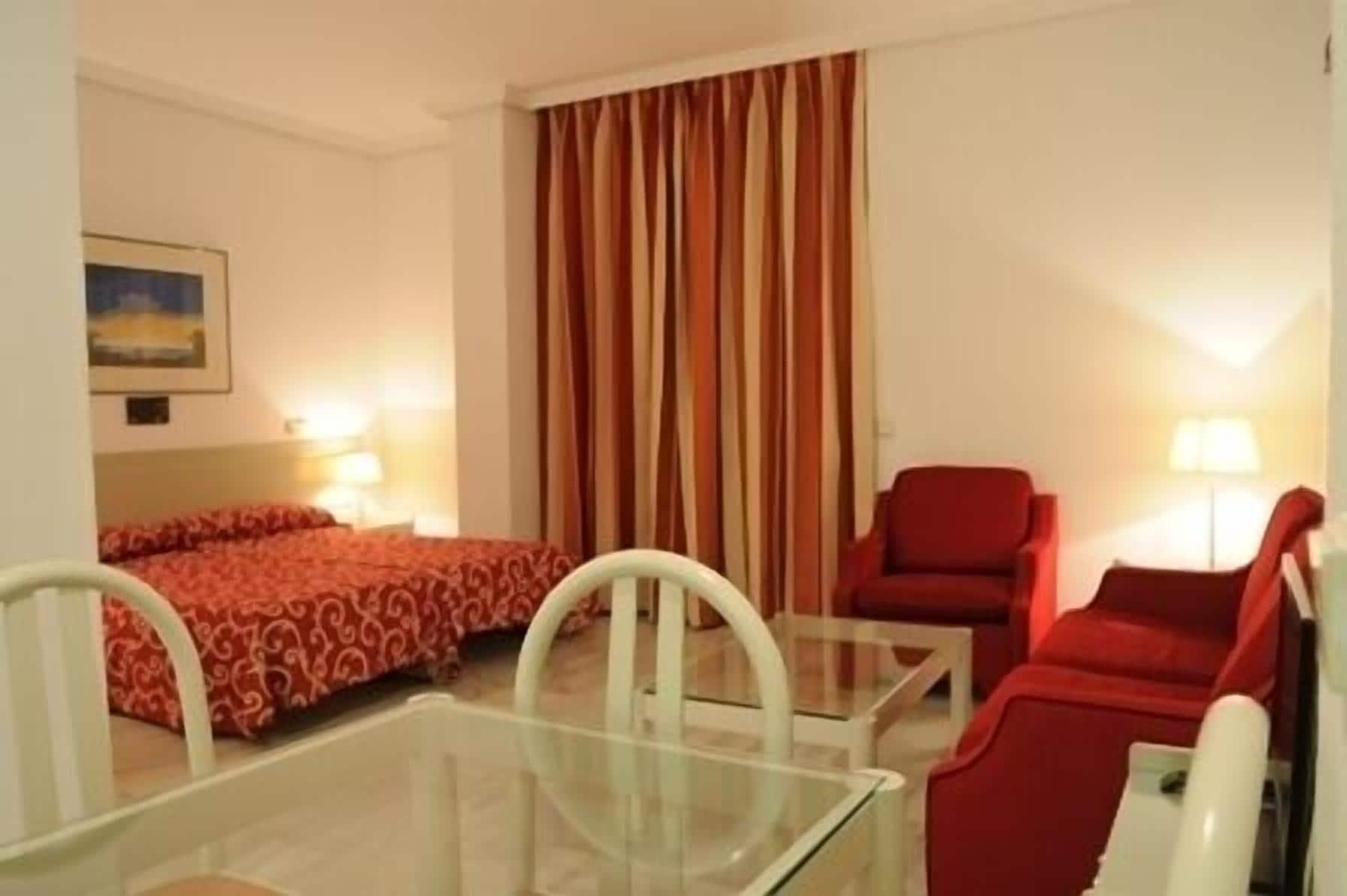 Hospedium Hotel Apartamentos Simon Verde Mairena del Aljarafe Bagian luar foto