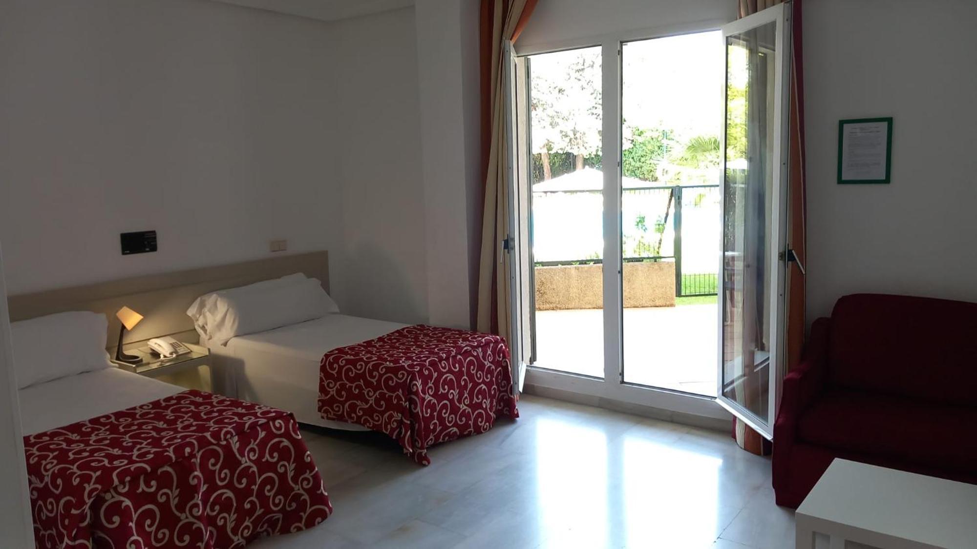 Hospedium Hotel Apartamentos Simon Verde Mairena del Aljarafe Bagian luar foto