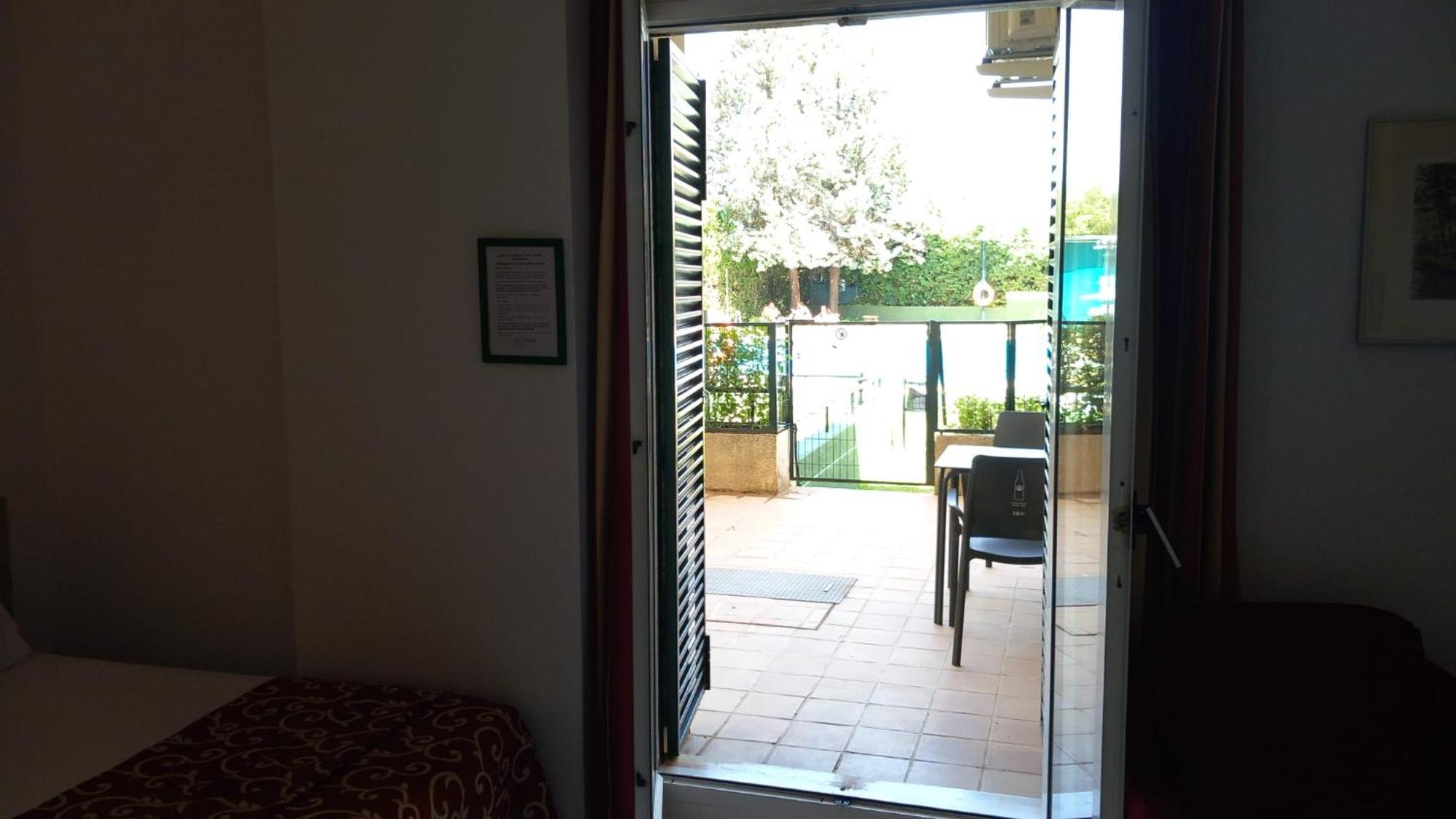 Hospedium Hotel Apartamentos Simon Verde Mairena del Aljarafe Ruang foto