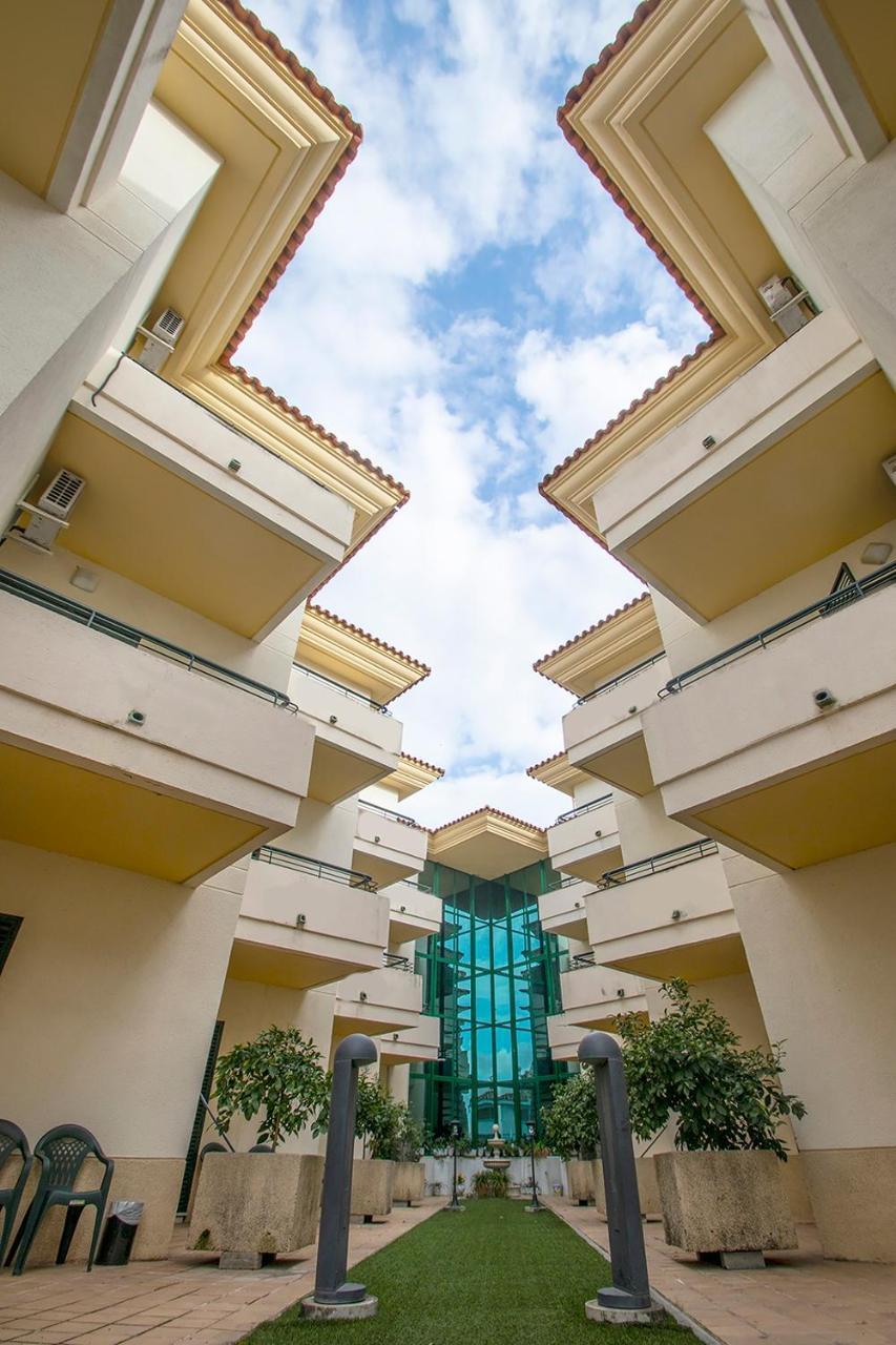 Hospedium Hotel Apartamentos Simon Verde Mairena del Aljarafe Bagian luar foto