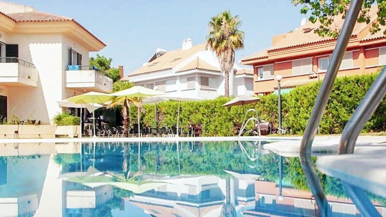 Hospedium Hotel Apartamentos Simon Verde Mairena del Aljarafe Bagian luar foto