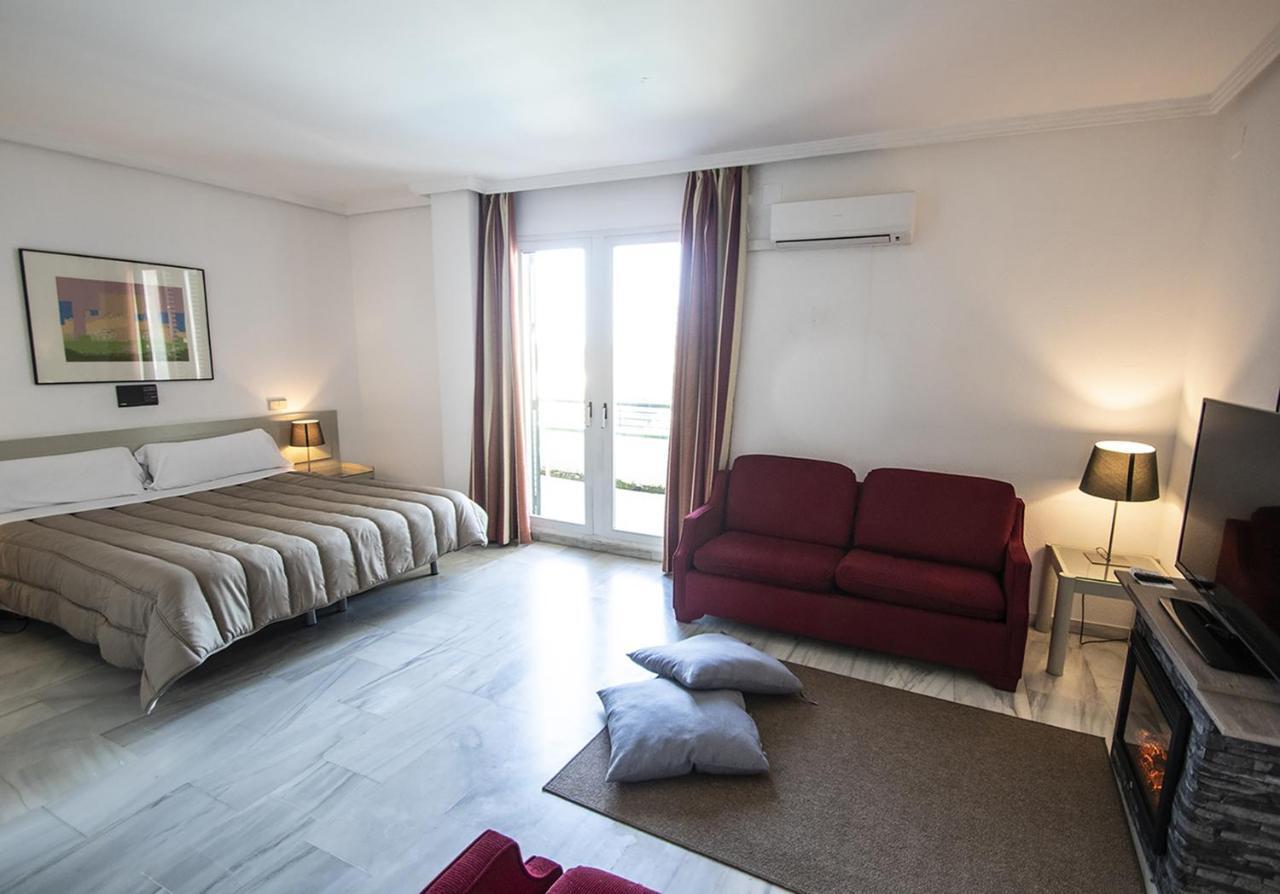 Hospedium Hotel Apartamentos Simon Verde Mairena del Aljarafe Bagian luar foto